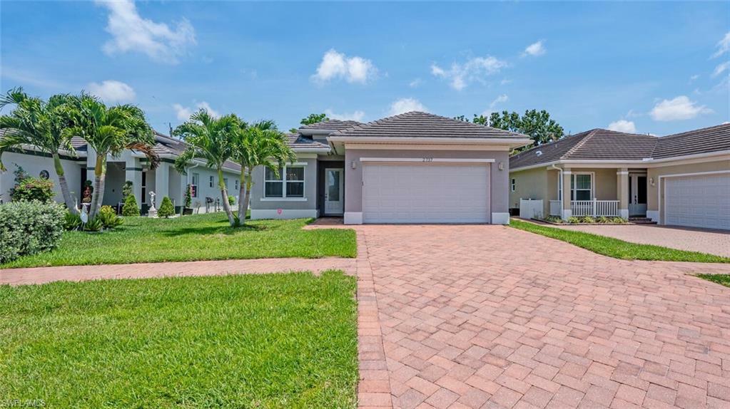 Property Photo: 2737 Linda Dr FL 34112