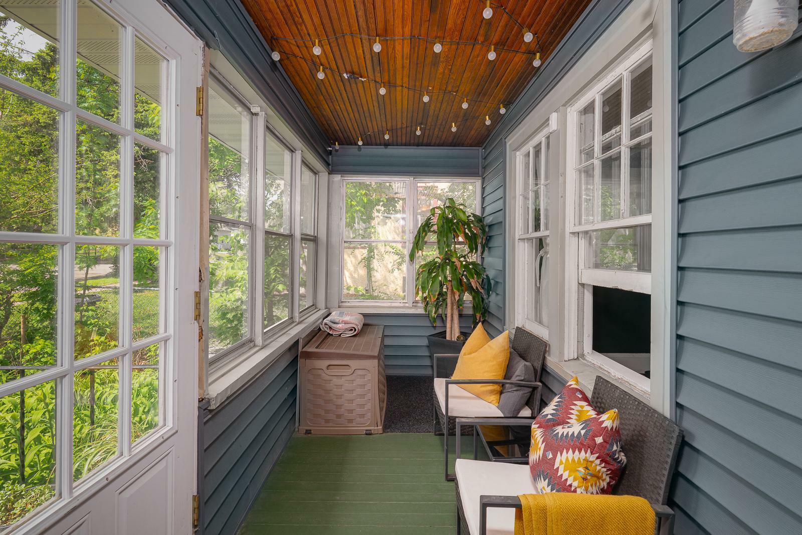 Property Photo: 2122 Thomas Avenue N MN 55411