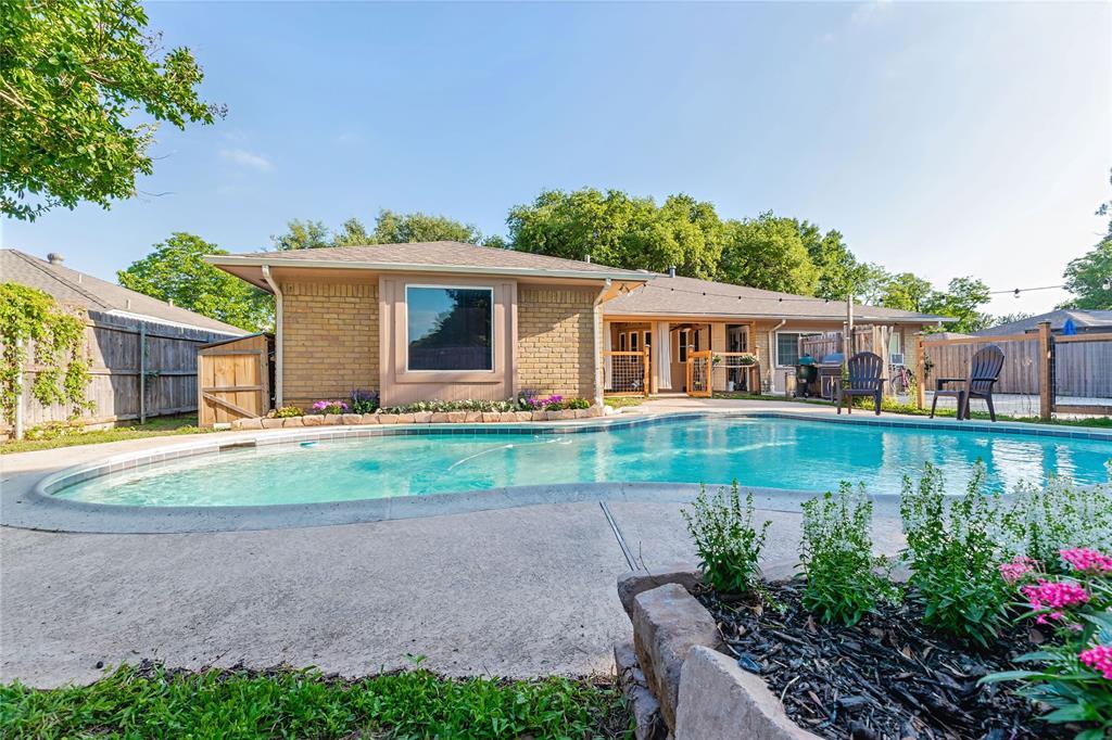 Property Photo: 1307 S Westador Drive TX 76015