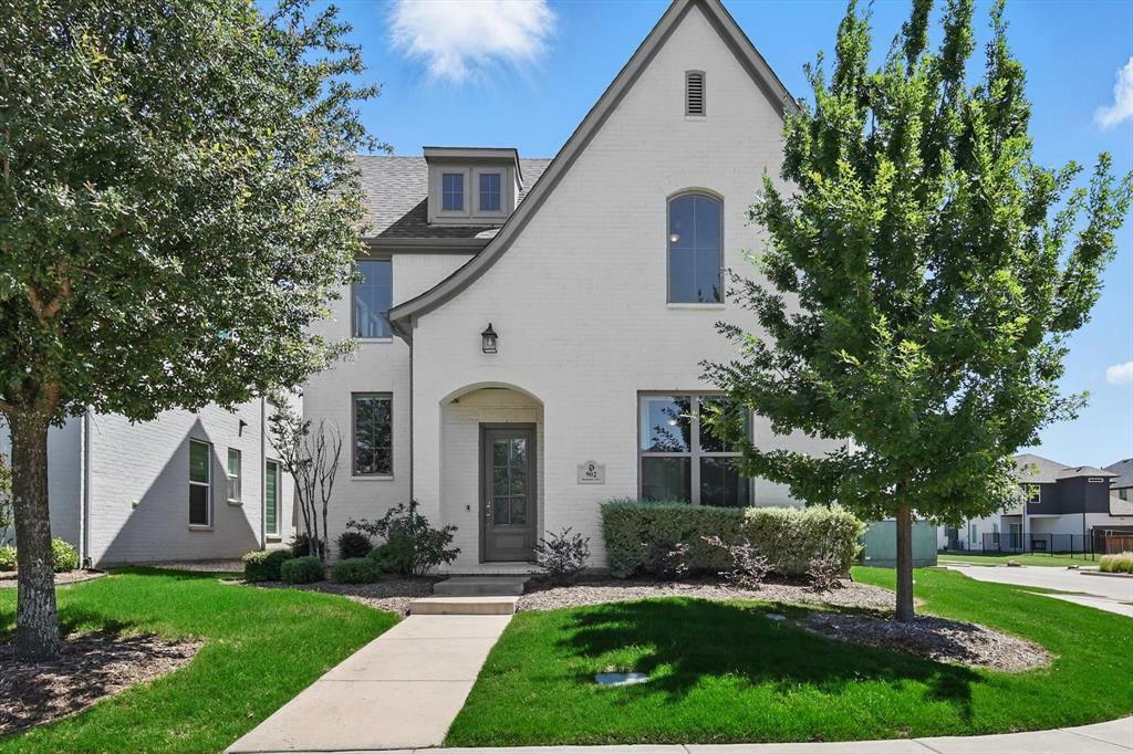 Property Photo: 902 Kennedy Drive TX 75013