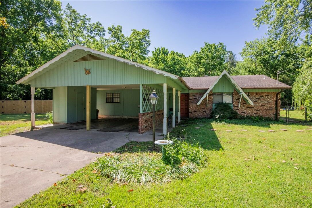 Property Photo:  1125 E Elm Street  AR 72703 