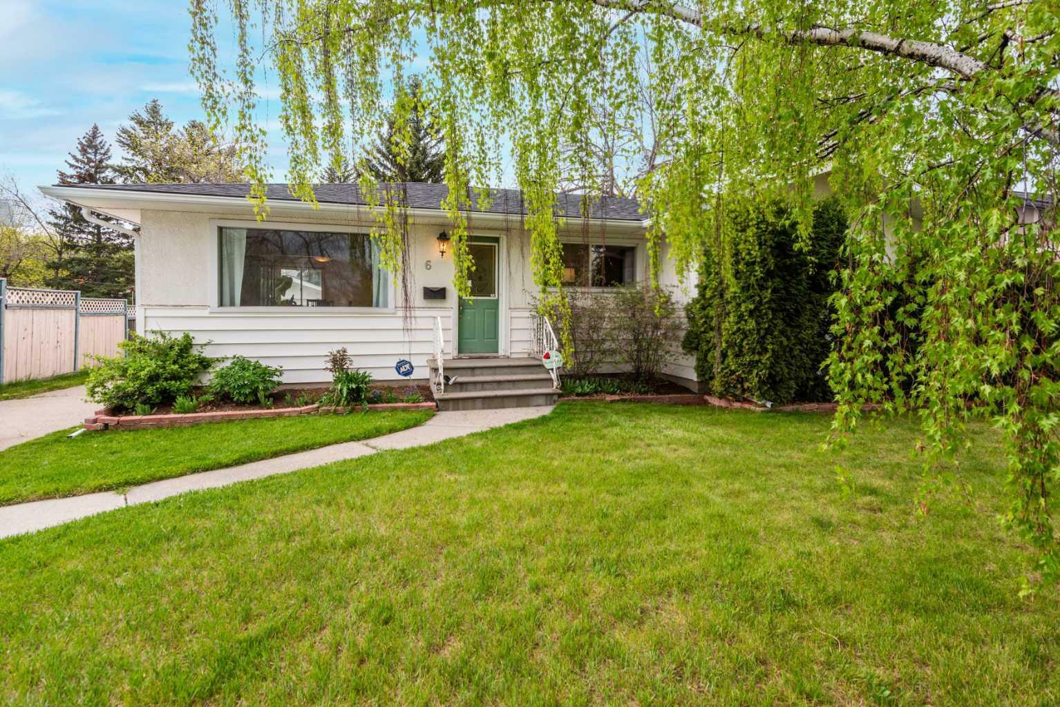 6 Glenmount Crescent SW  Calgary AB T3E 4B3 photo