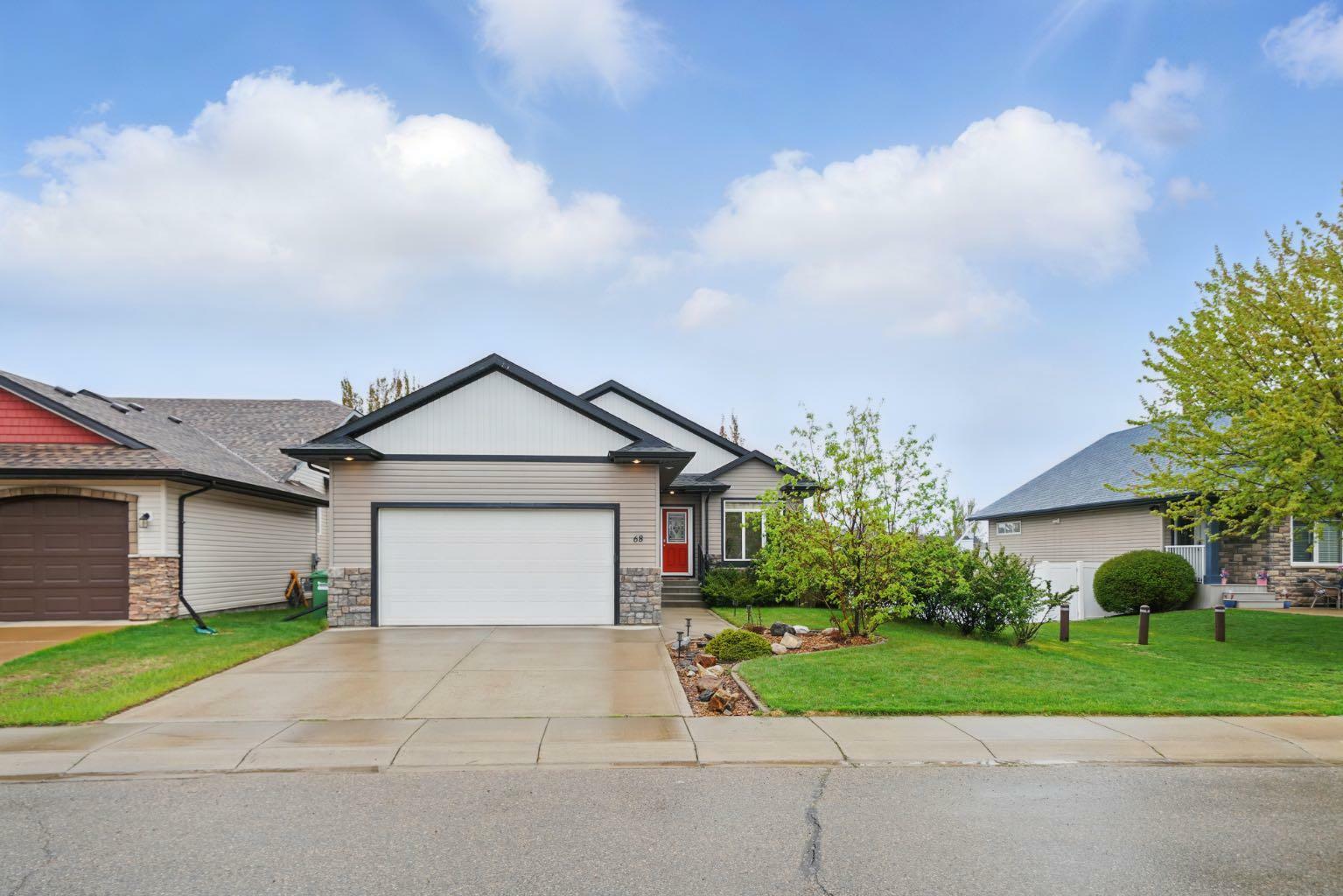 68 Illingworth Close  Red Deer AB T4R 0B4 photo