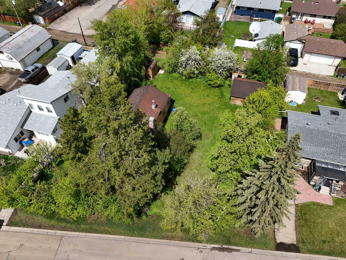 Property Photo: 5116 50 Avenue AB T4S 1E6