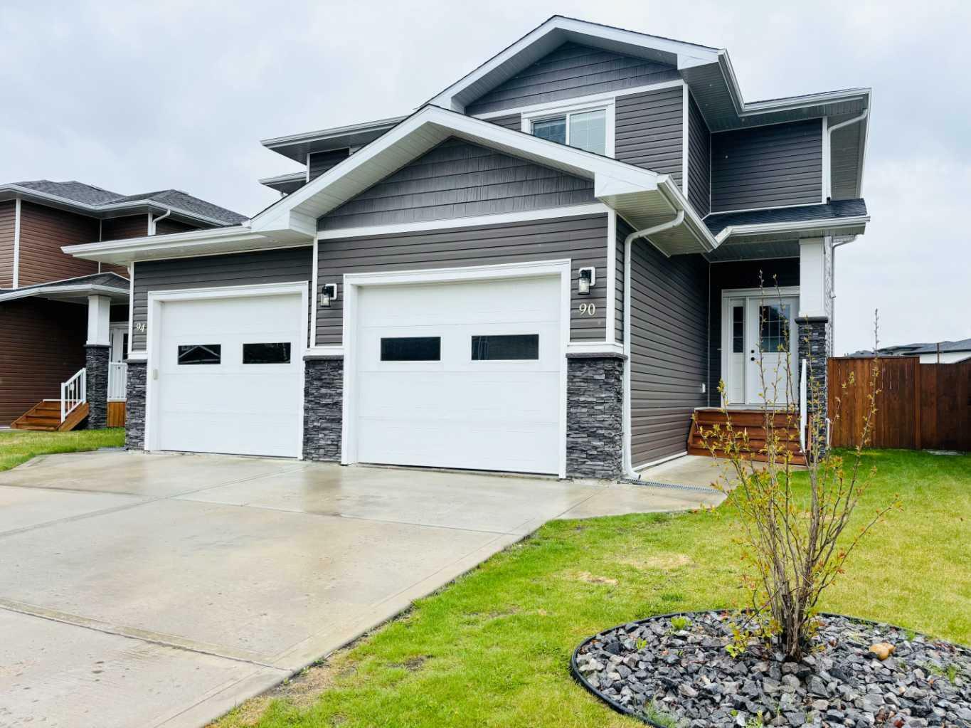 90 Ranchers Close  Lacombe AB T4L 1E9 photo