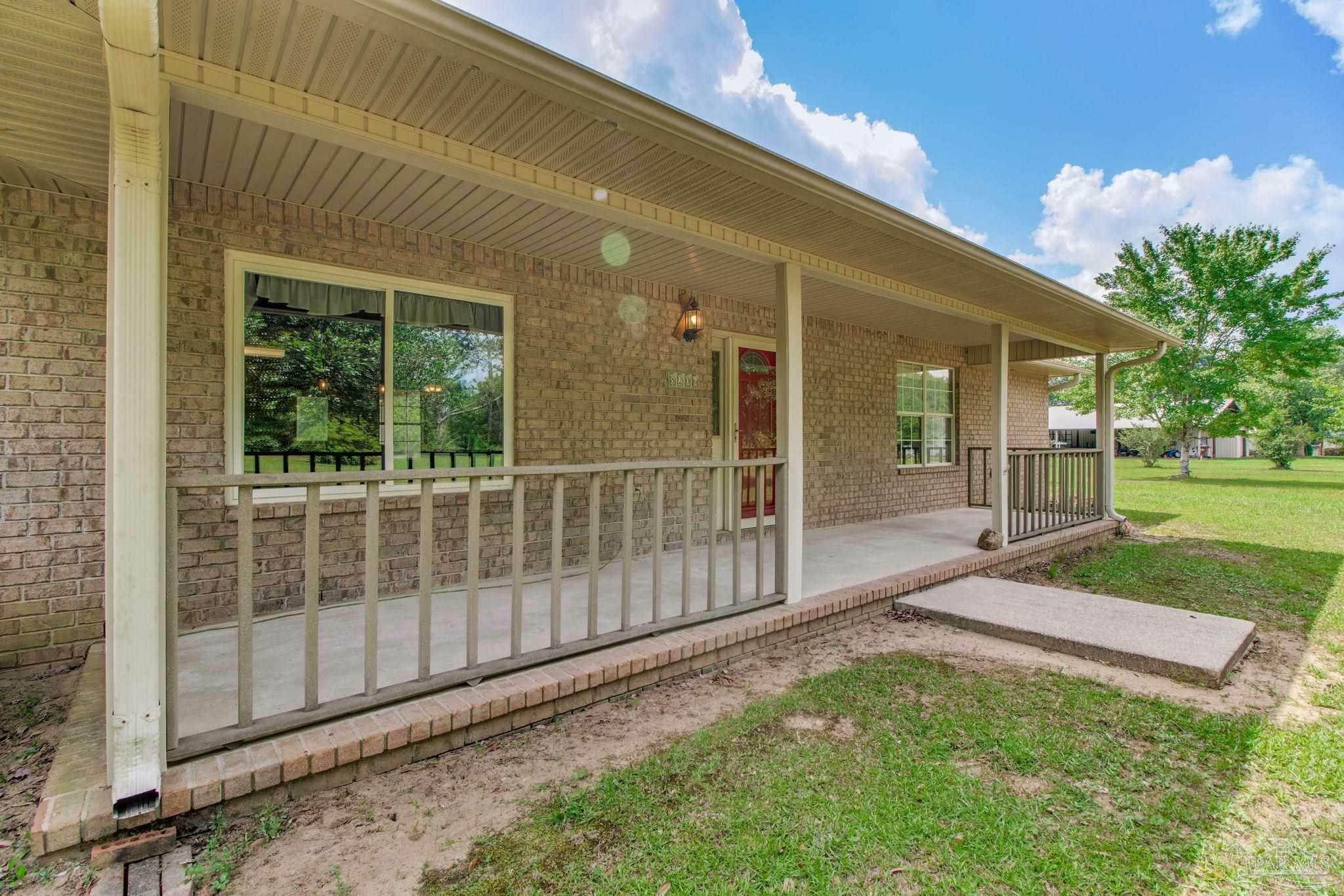 Property Photo: 8206 Chumuckla Hwy FL 32571
