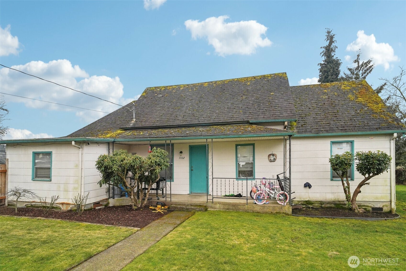 Property Photo: 3102 16th Avenue NW WA 98371