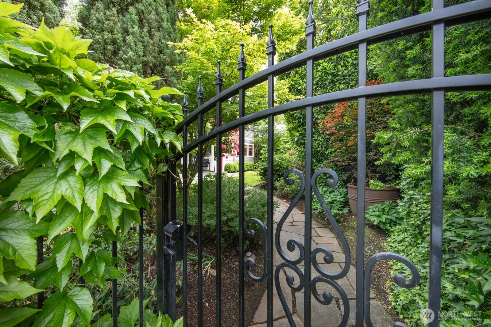 Property Photo: 4015 S Andover Street WA 98118