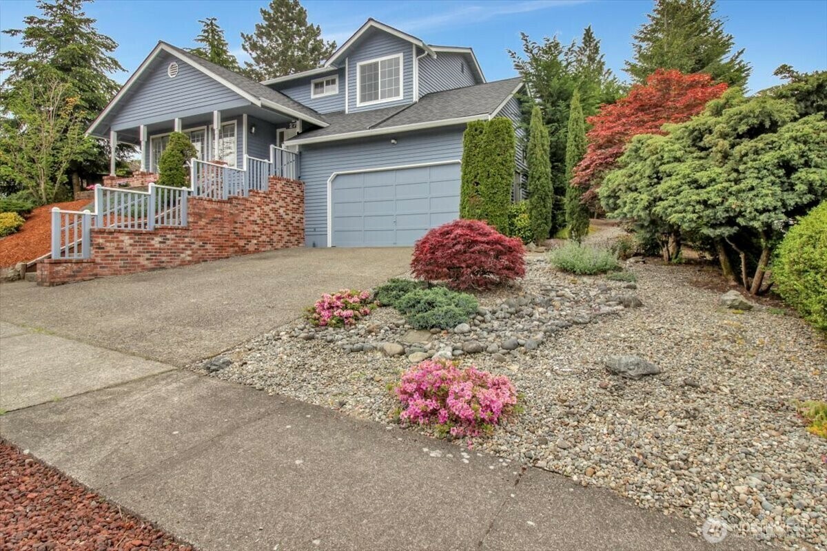 Property Photo: 2711 NE 4th Court WA 98056