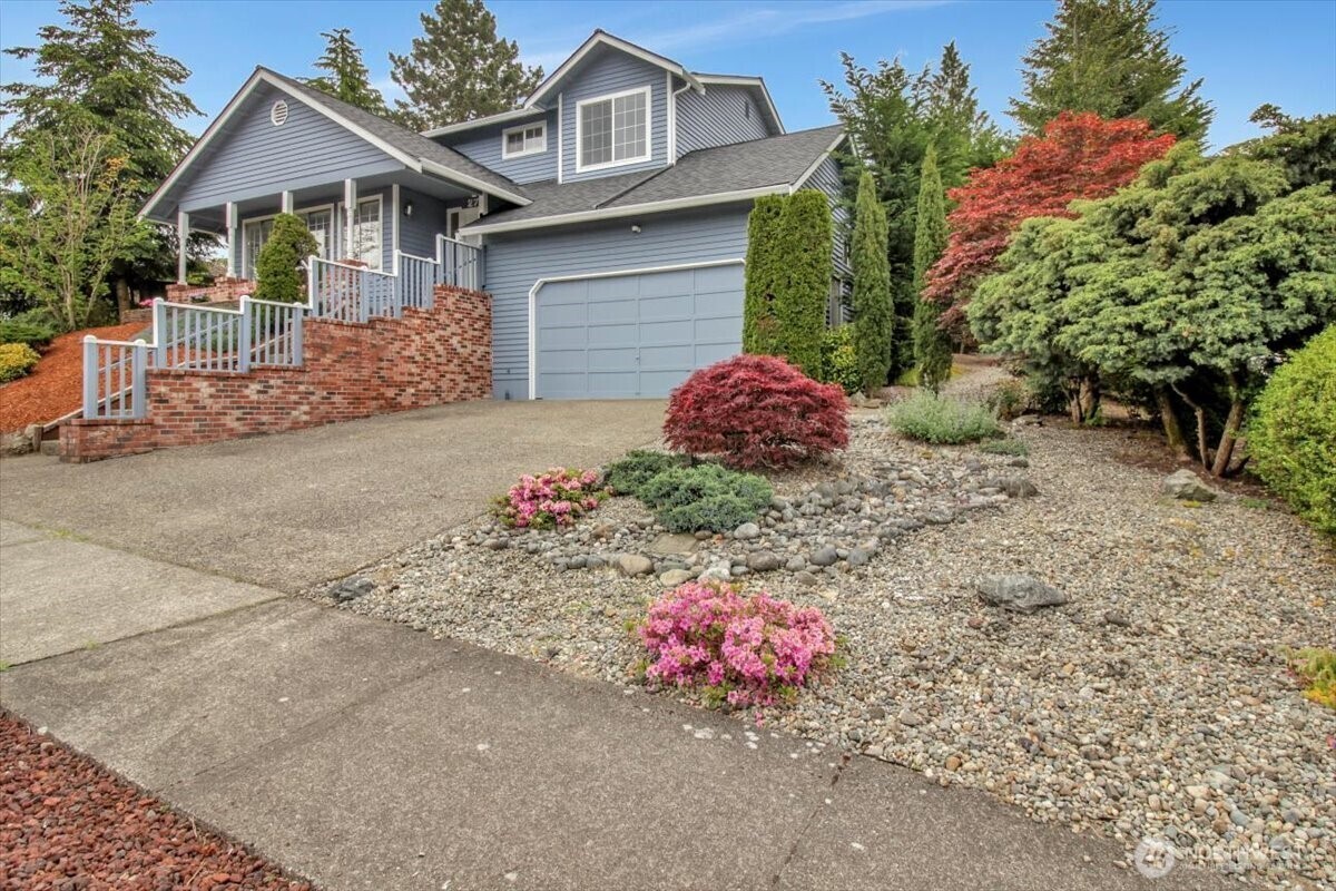 Property Photo: 2711 NE 4th Court WA 98056