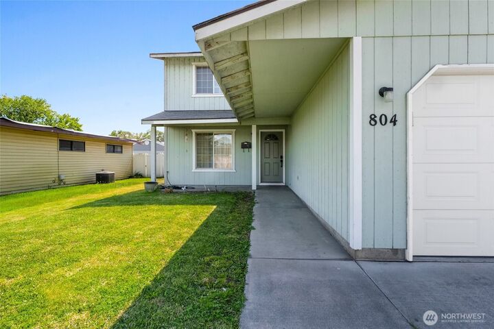 Property Photo: 804 S Sycamore Lane WA 98837
