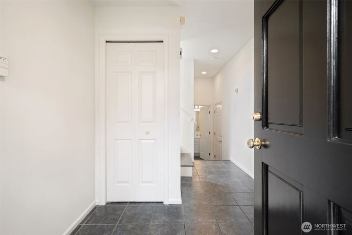 Property Photo: 615 Federal Avenue E A WA 98102