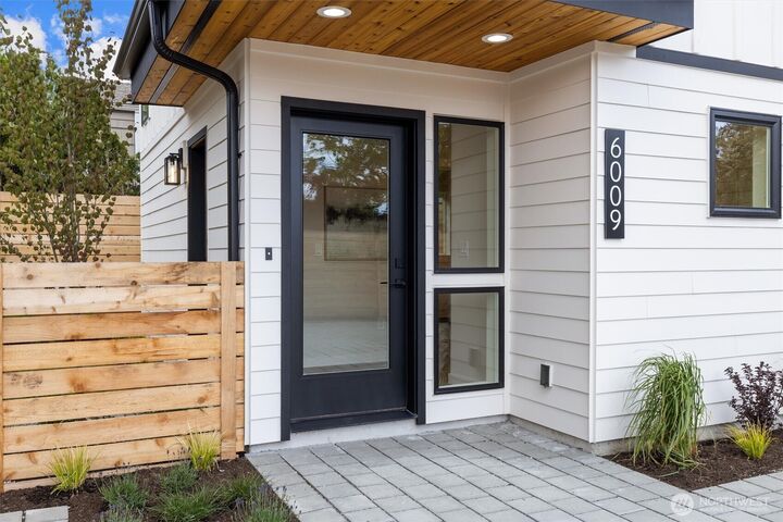 Property Photo:  6009  43rd Avenue NE  WA 98115 