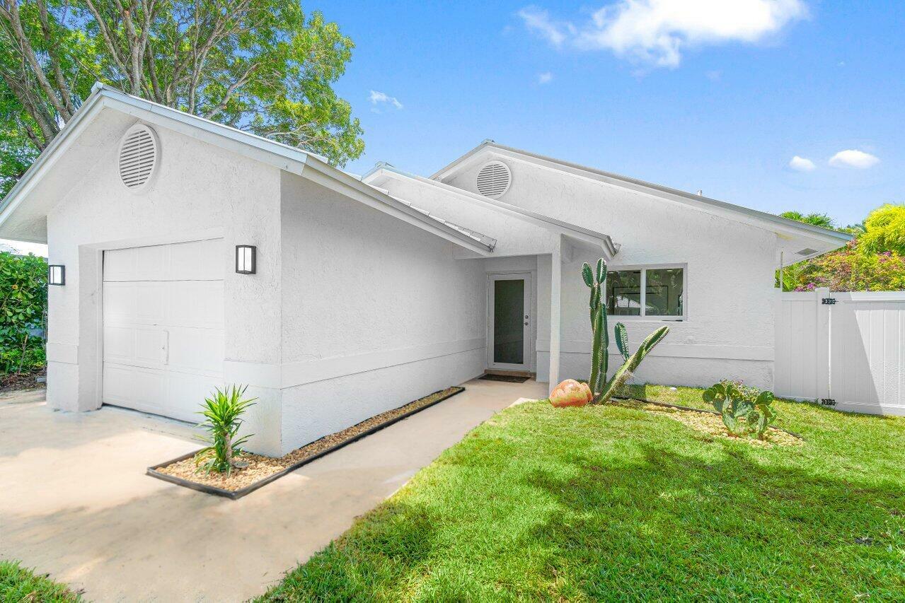 Property Photo: 107 NE 10th Street FL 33444