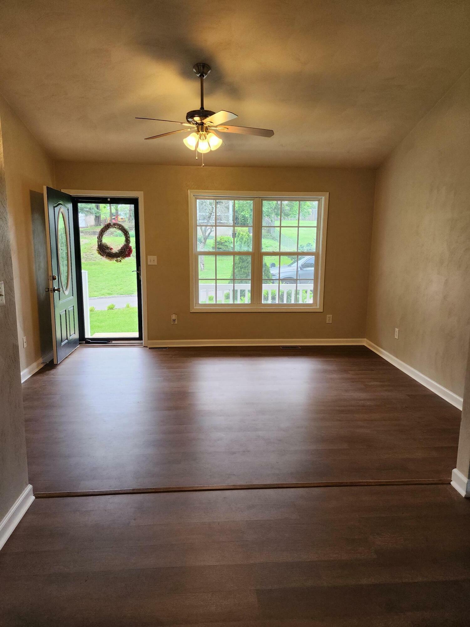 Property Photo: 925 Monticello Ave NE VA 24012