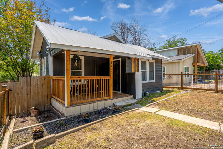 Property Photo:  1726 Center  TX 78202 