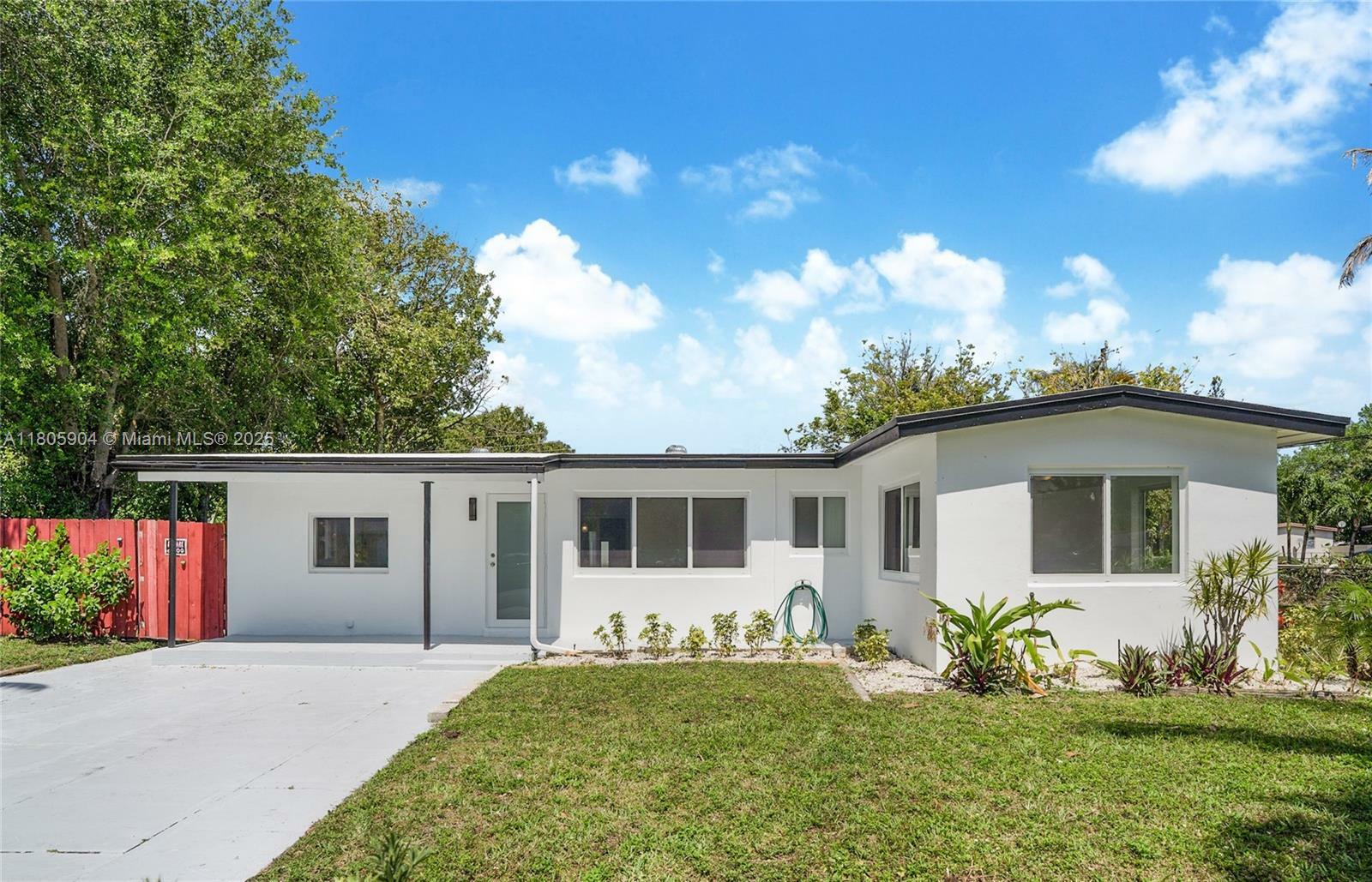 Property Photo: 919 NW 13th St FL 33311