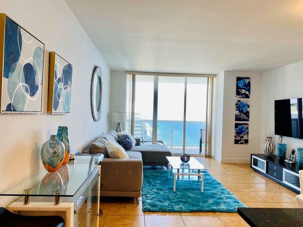 Property Photo:  1830 S Ocean Dr 4810  FL 33009 
