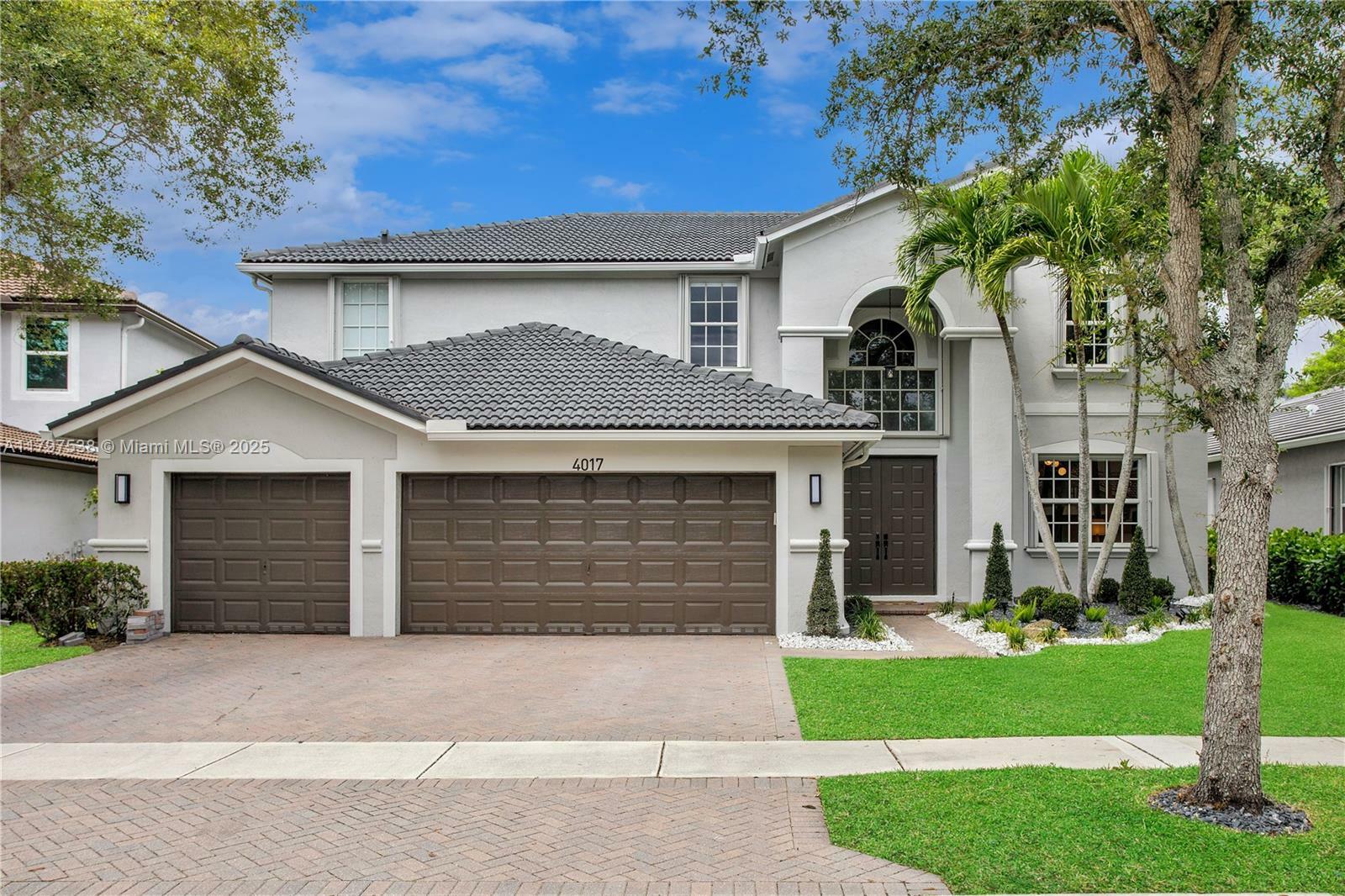 Property Photo: 4017 W Gardenia Ave FL 33332