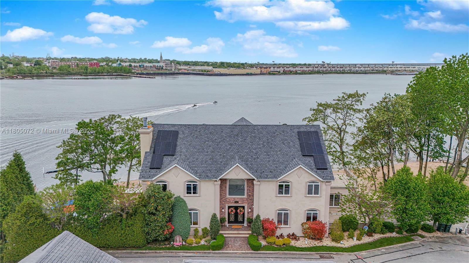 Property Photo: 30 Aviva Ct NY 10307