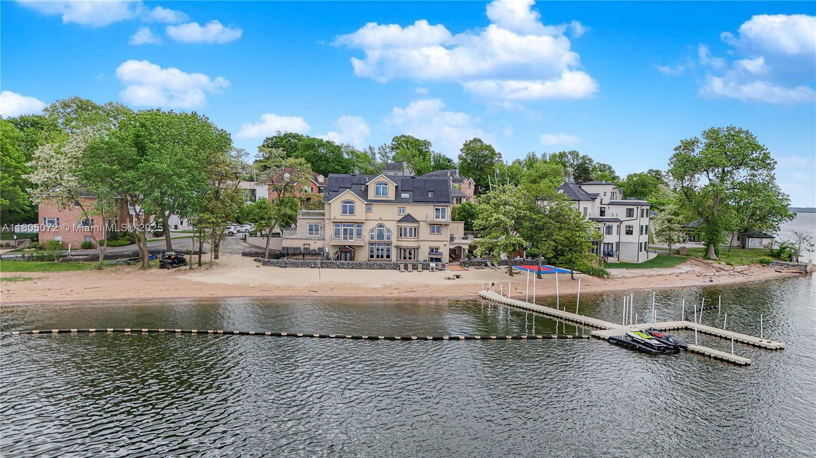 Property Photo: 30 Aviva Ct NY 10307