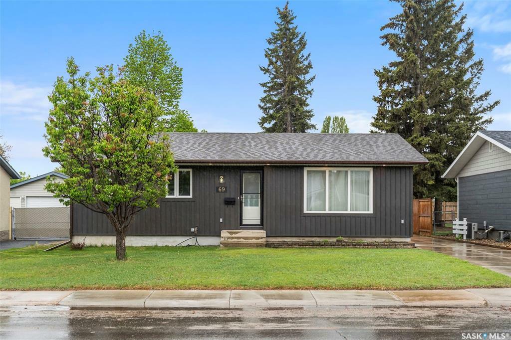69 Churchill Drive  Saskatoon SK S7K 3X2 photo