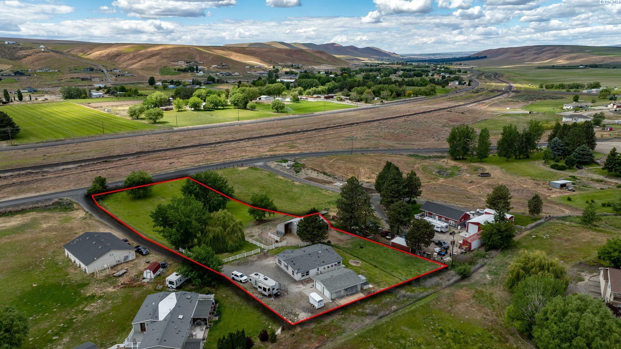 Property Photo: 2009 S Goose Gap Road WA 99320