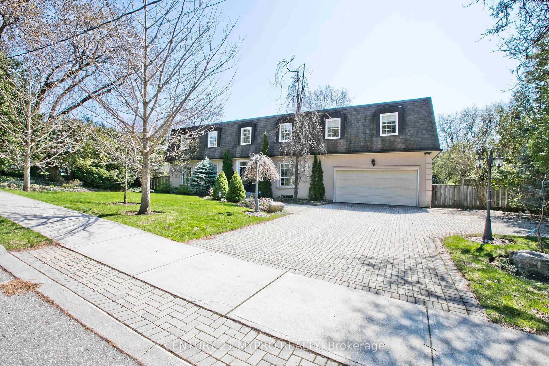 9 Shady Oaks Crescent  Toronto ON M3C 2L4 photo