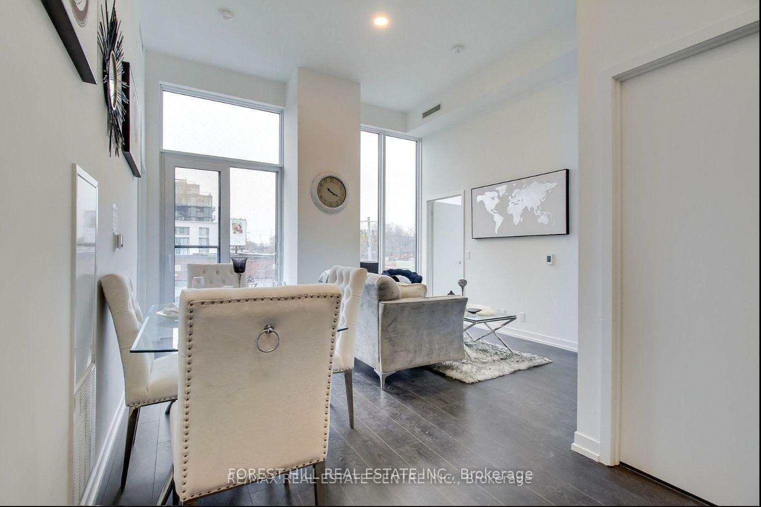 Property Photo: 2020 Bathurst Street 211 ON M6C 2B9