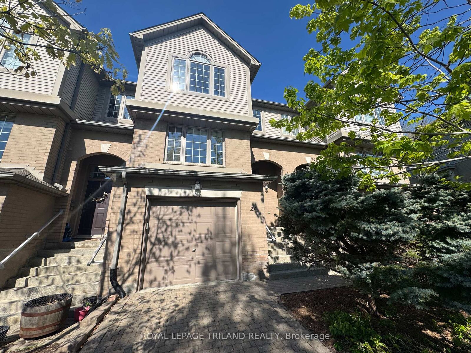 Property Photo: 270 North Centre Road 27 ON N6G 5E2