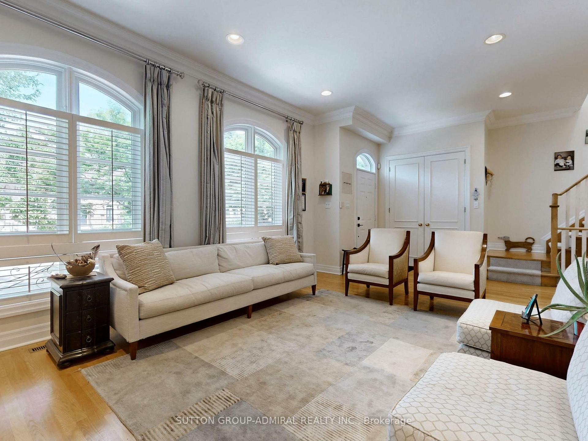 Property Photo: 487 Lytton Boulevard ON M5N 1S5