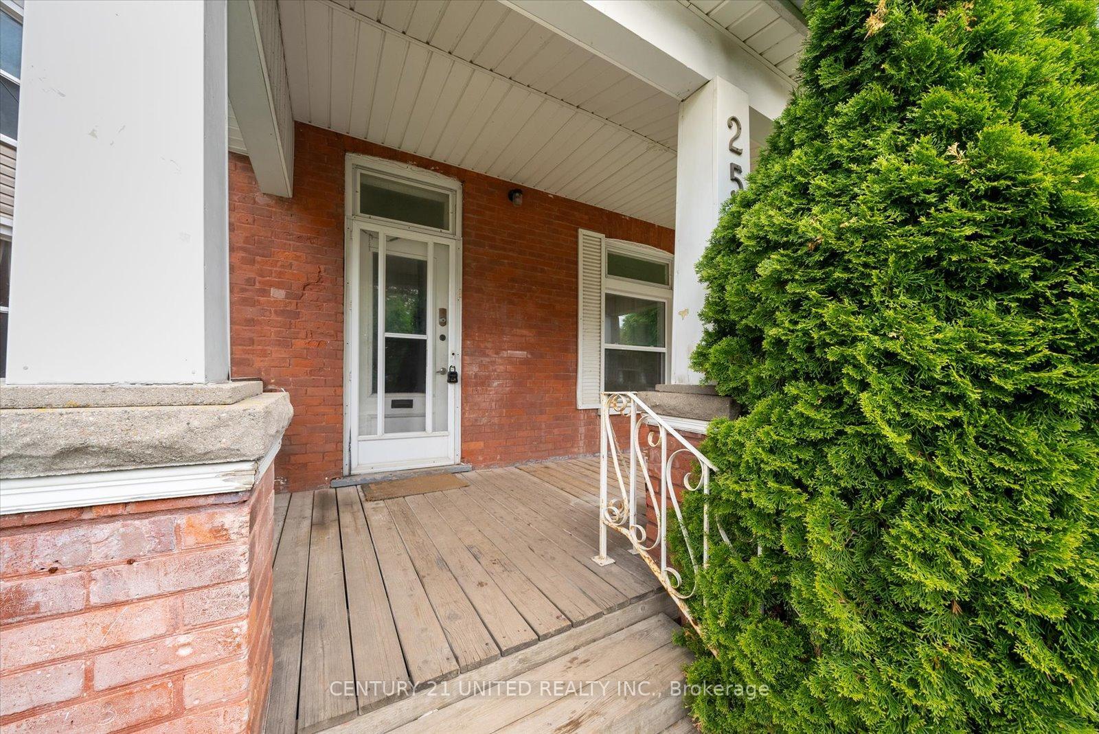 Property Photo:  252 London Street  ON K9H 2Z2 