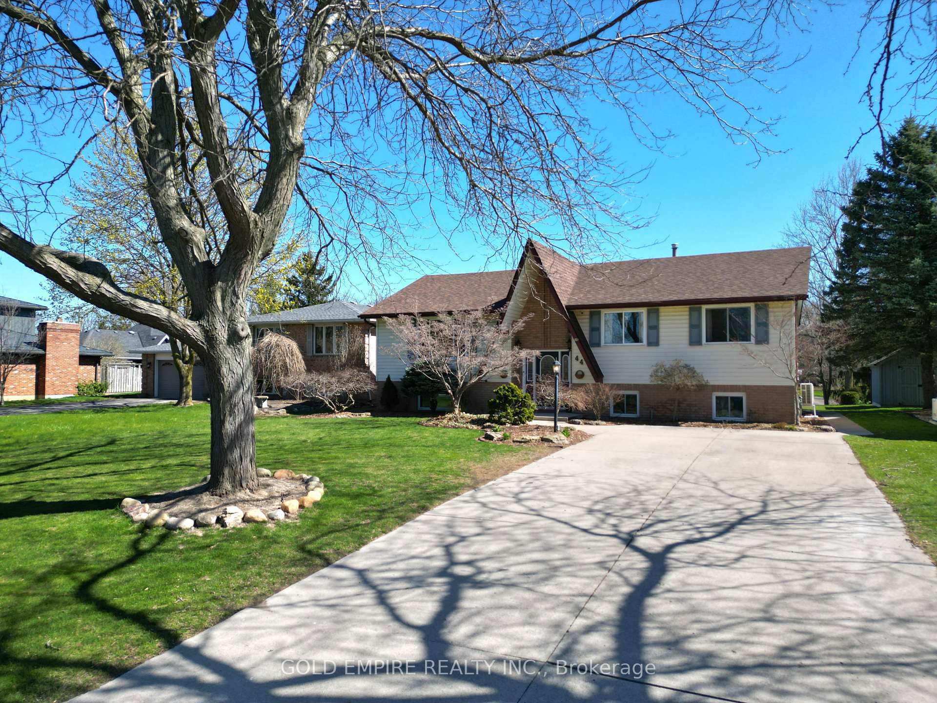Property Photo:  44 Richard Street SW  ON N0P 2C0 