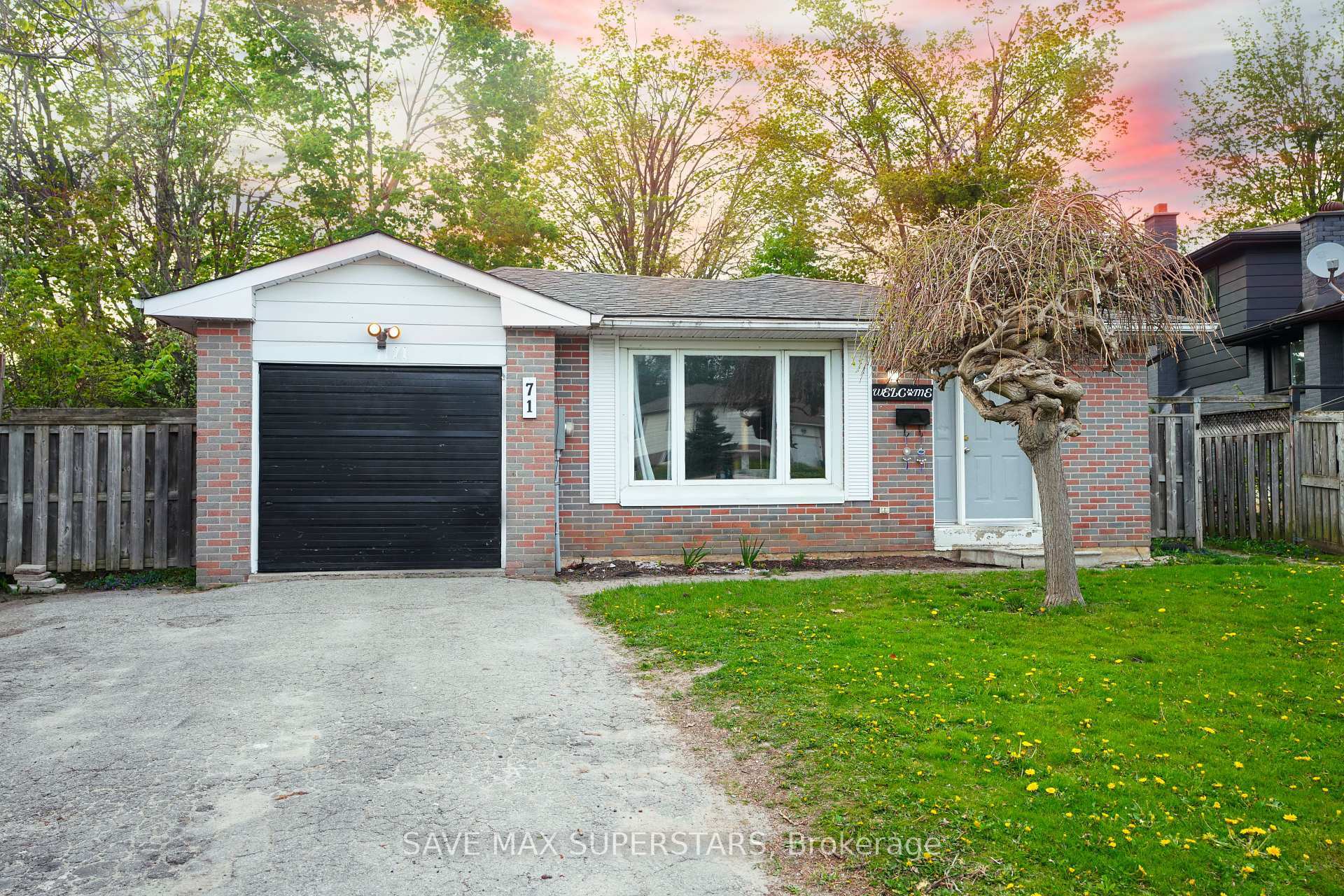 Photo de la propriété: 71 College Crescent ON L4M 2W5