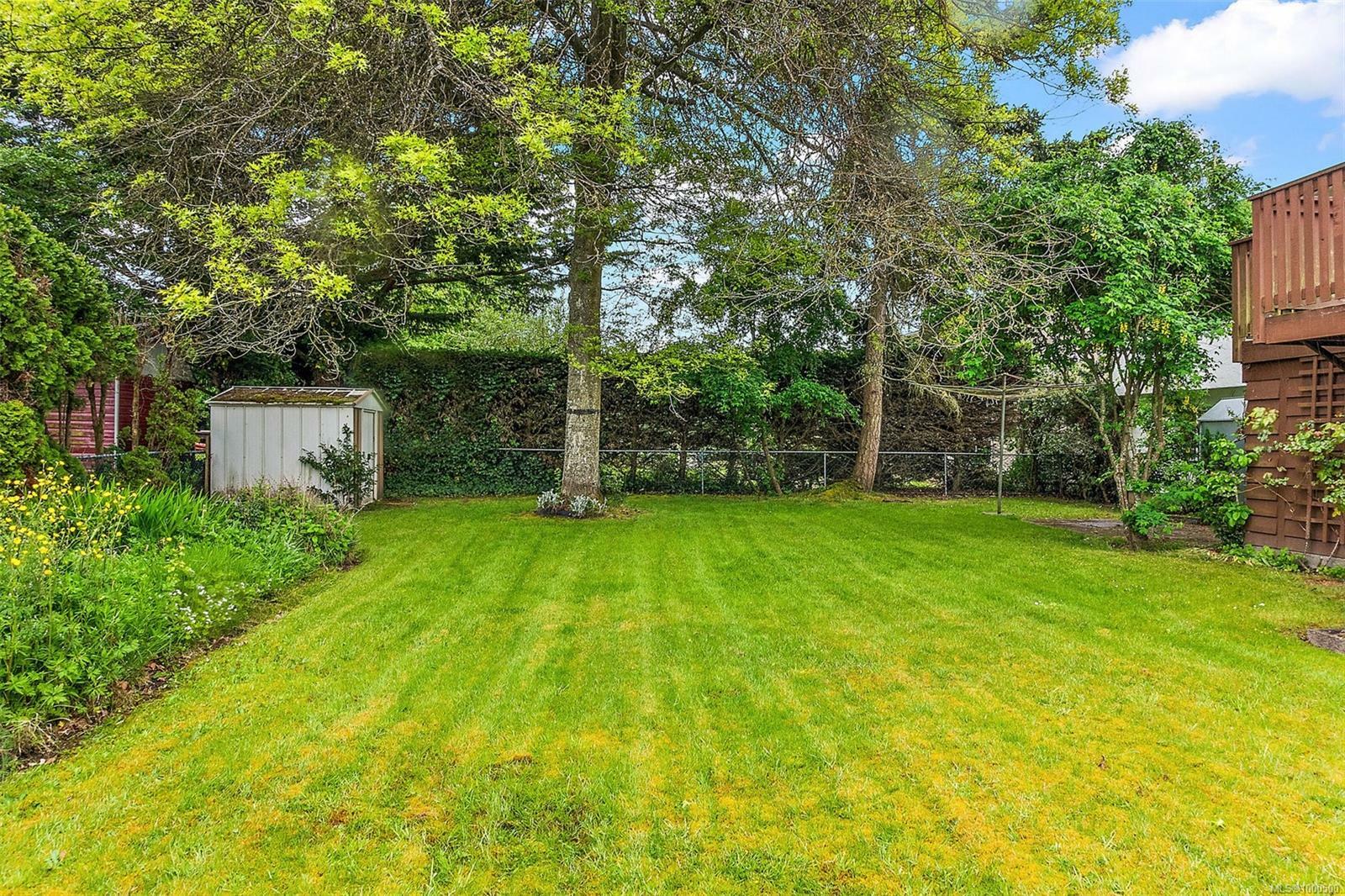 Photo de la propriété: 10327 Bowerbank Rd BC V8L 3L2