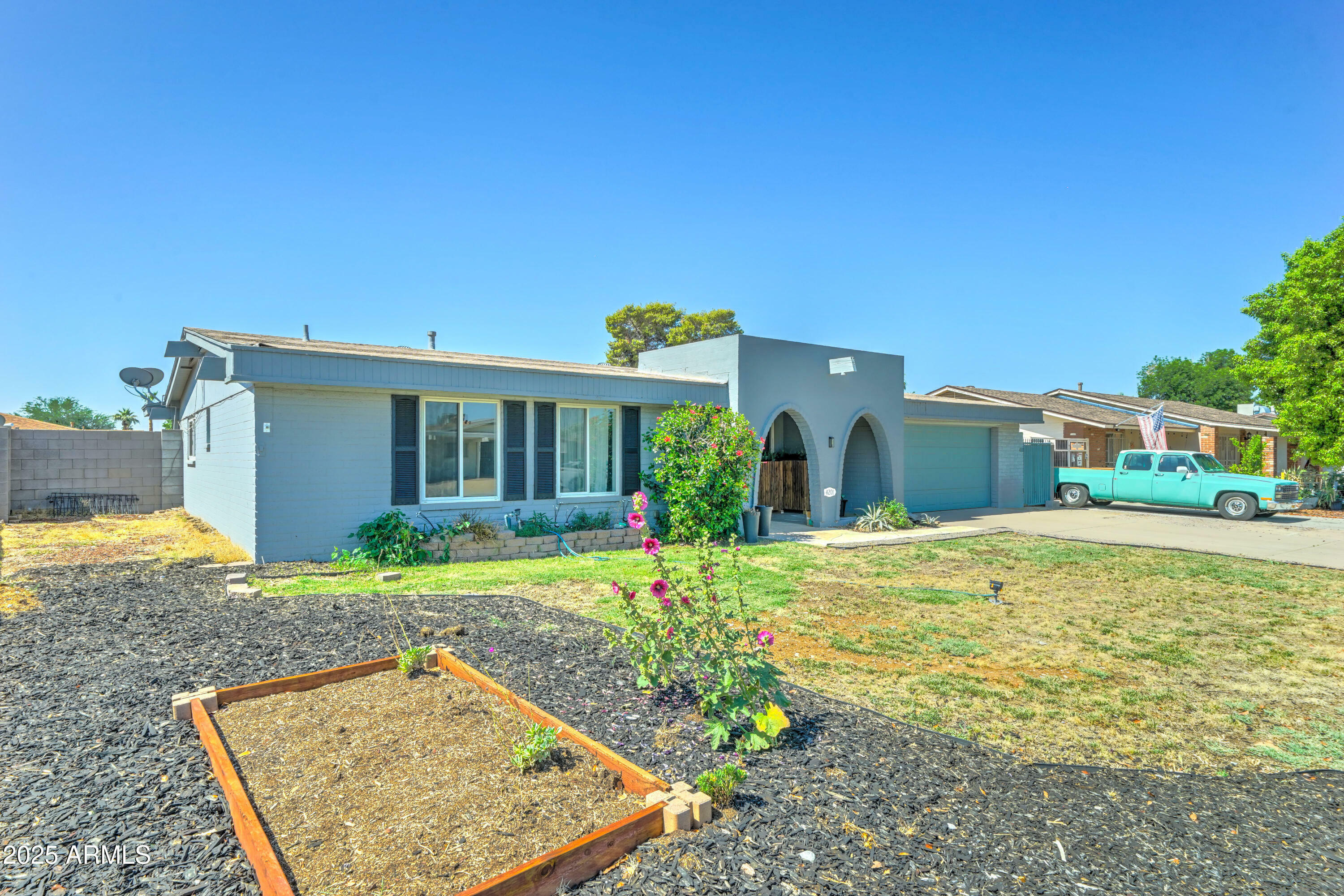 Property Photo: 4201 W Hatcher Road AZ 85051