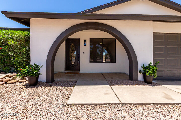 Property Photo: 2220 S Cottonwood Drive AZ 85282