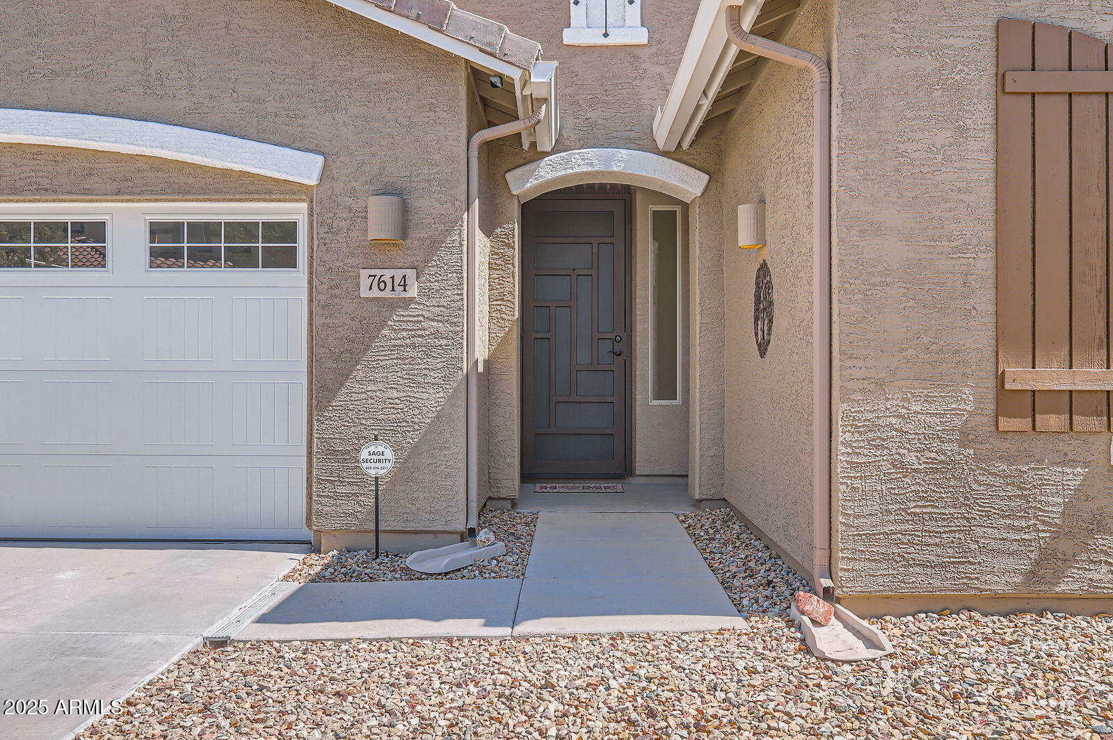Property Photo: 7614 W Fetlock Trail AZ 85383