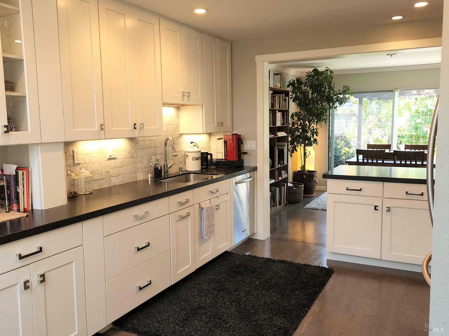 Property Photo: 6 Narragansett Cove CA 94901