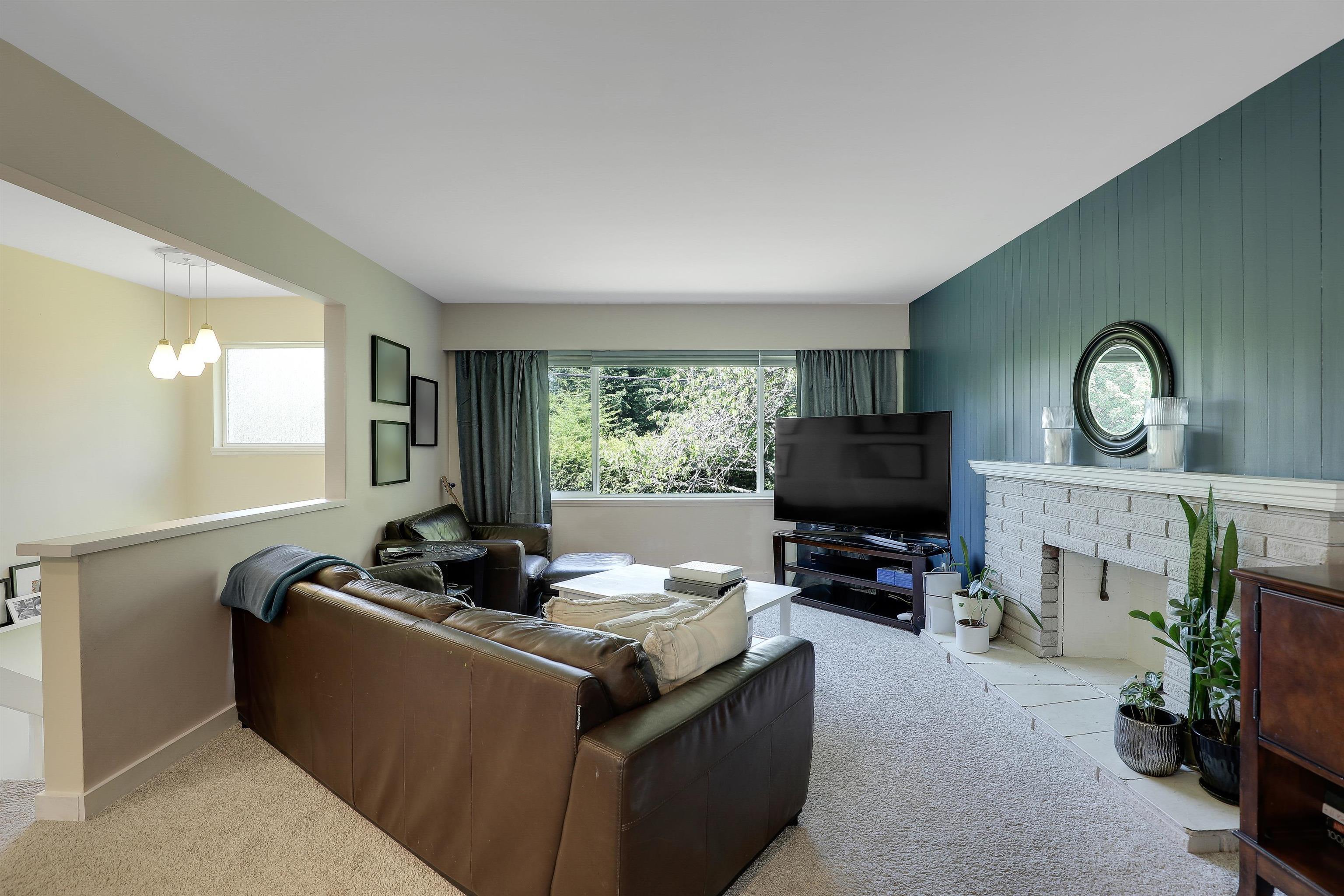 Property Photo: 1110 53A Street BC V4M 3E3