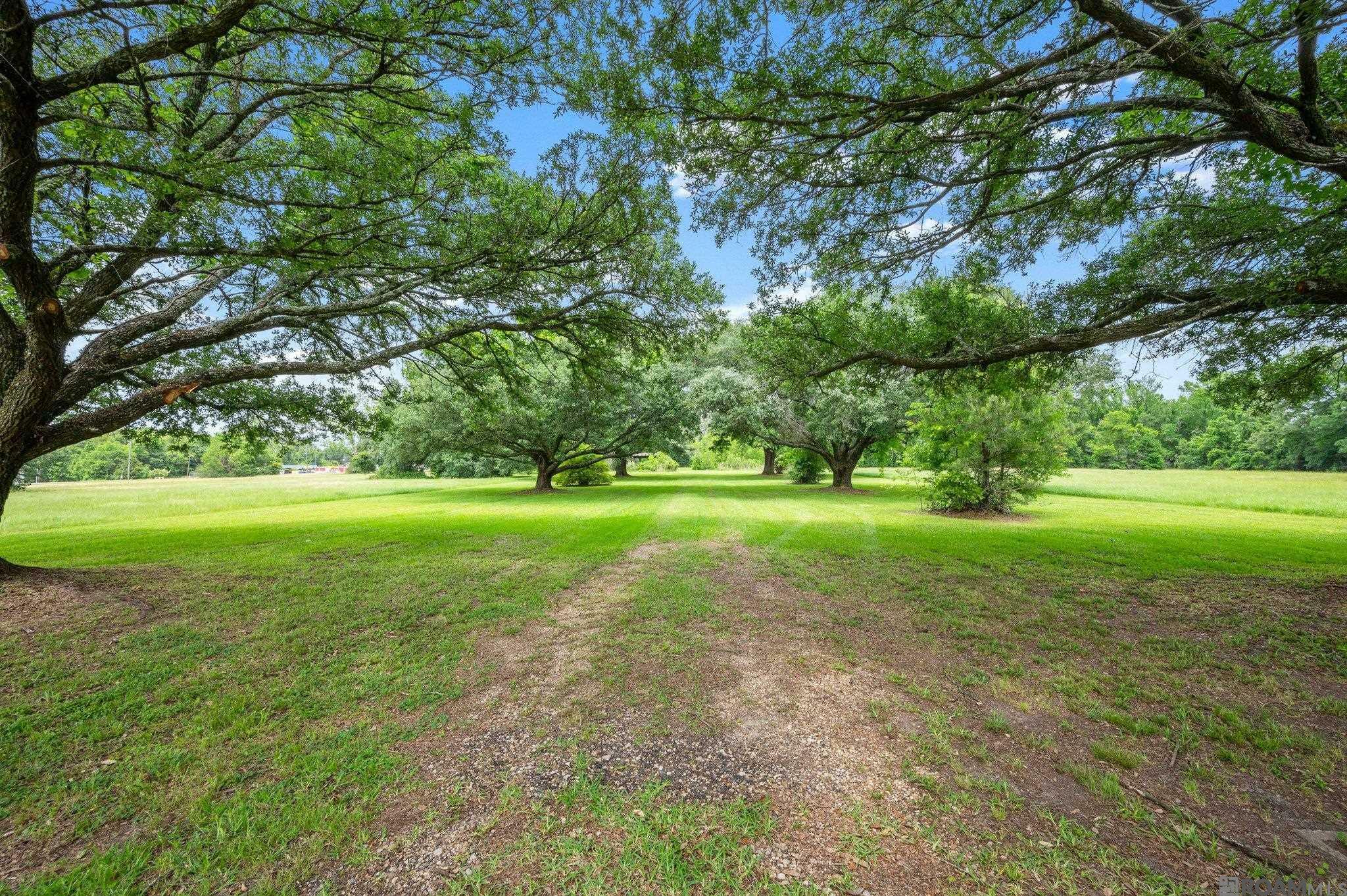 Property Photo:  8085 Hooper Rd  LA 70811 