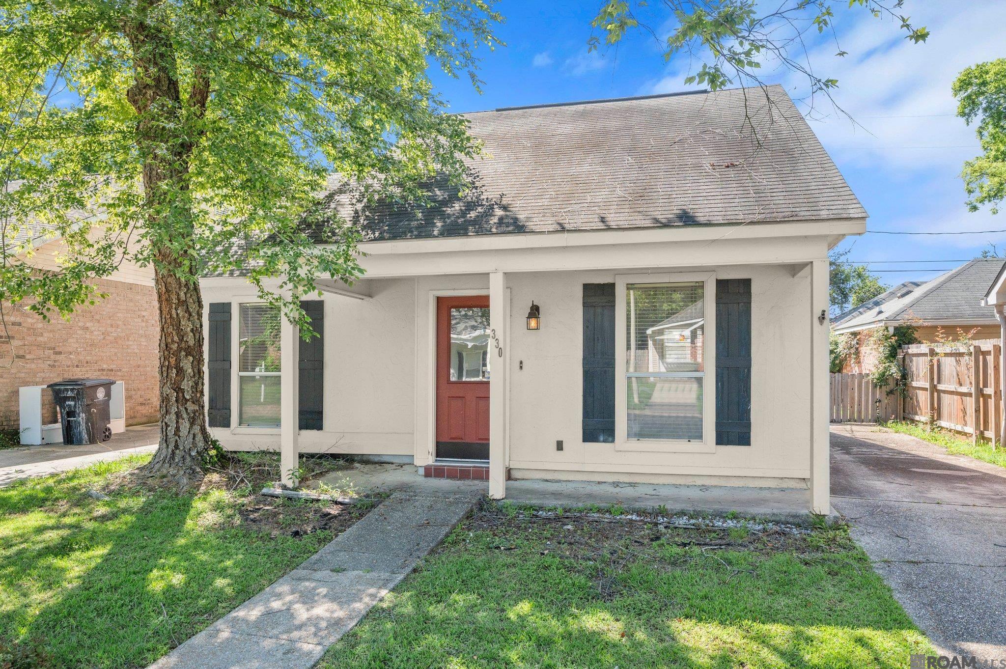 Property Photo: 330 Meadow Crossing Dr LA 70820