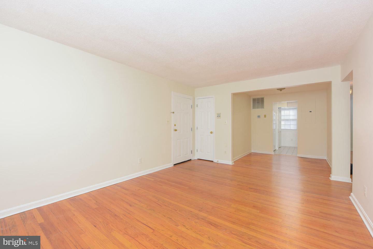Property Photo: 415 N West Street 4 VA 22314