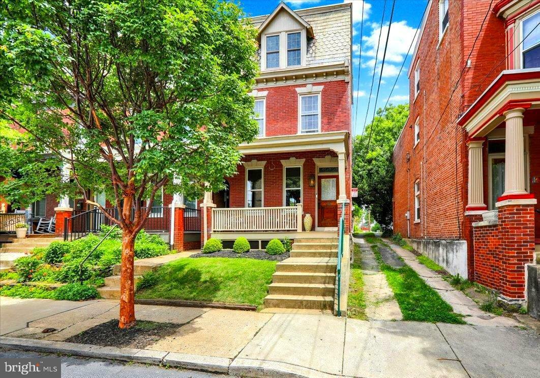 Property Photo: 315 Nevin Street PA 17603