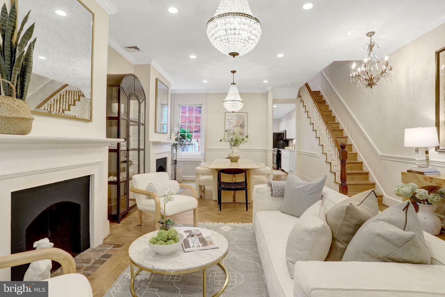 Property Photo: 230 N Saint Asaph Street VA 22314