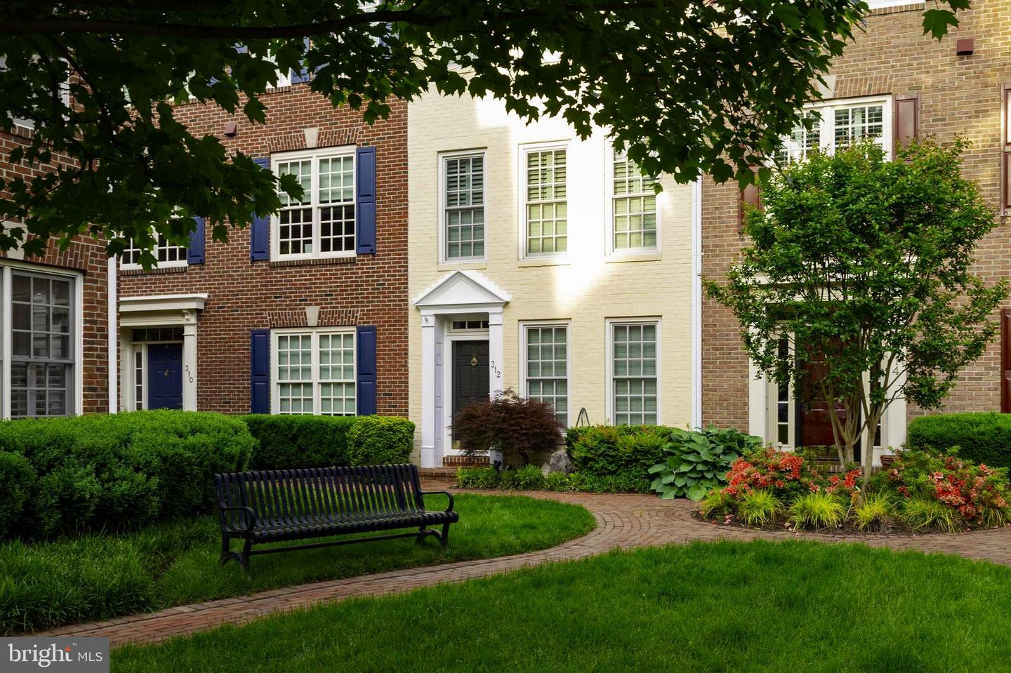 Property Photo: 312 S Fayette Street VA 22314