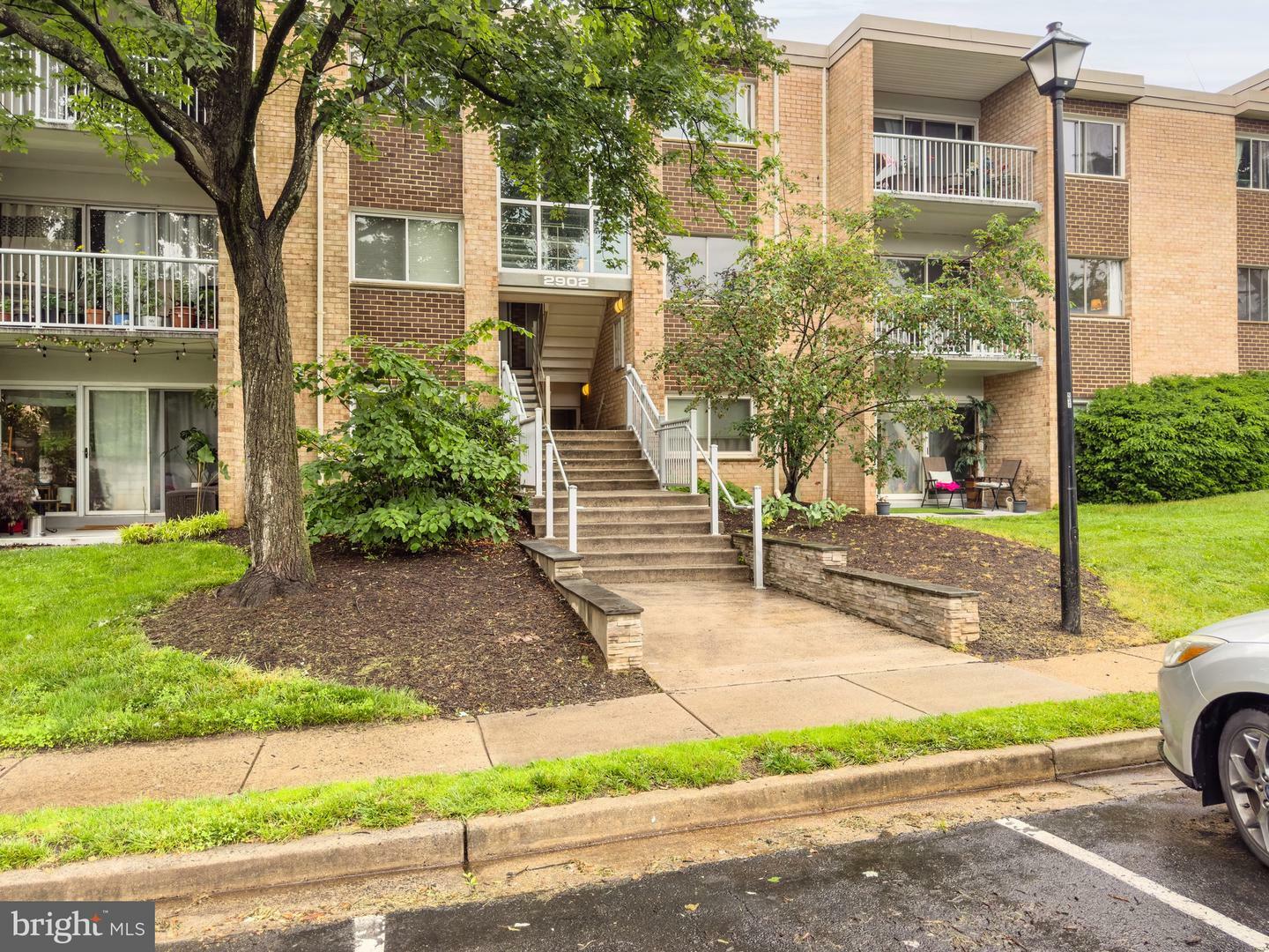 Property Photo: 2902 Kings Chapel Road 6 VA 22042