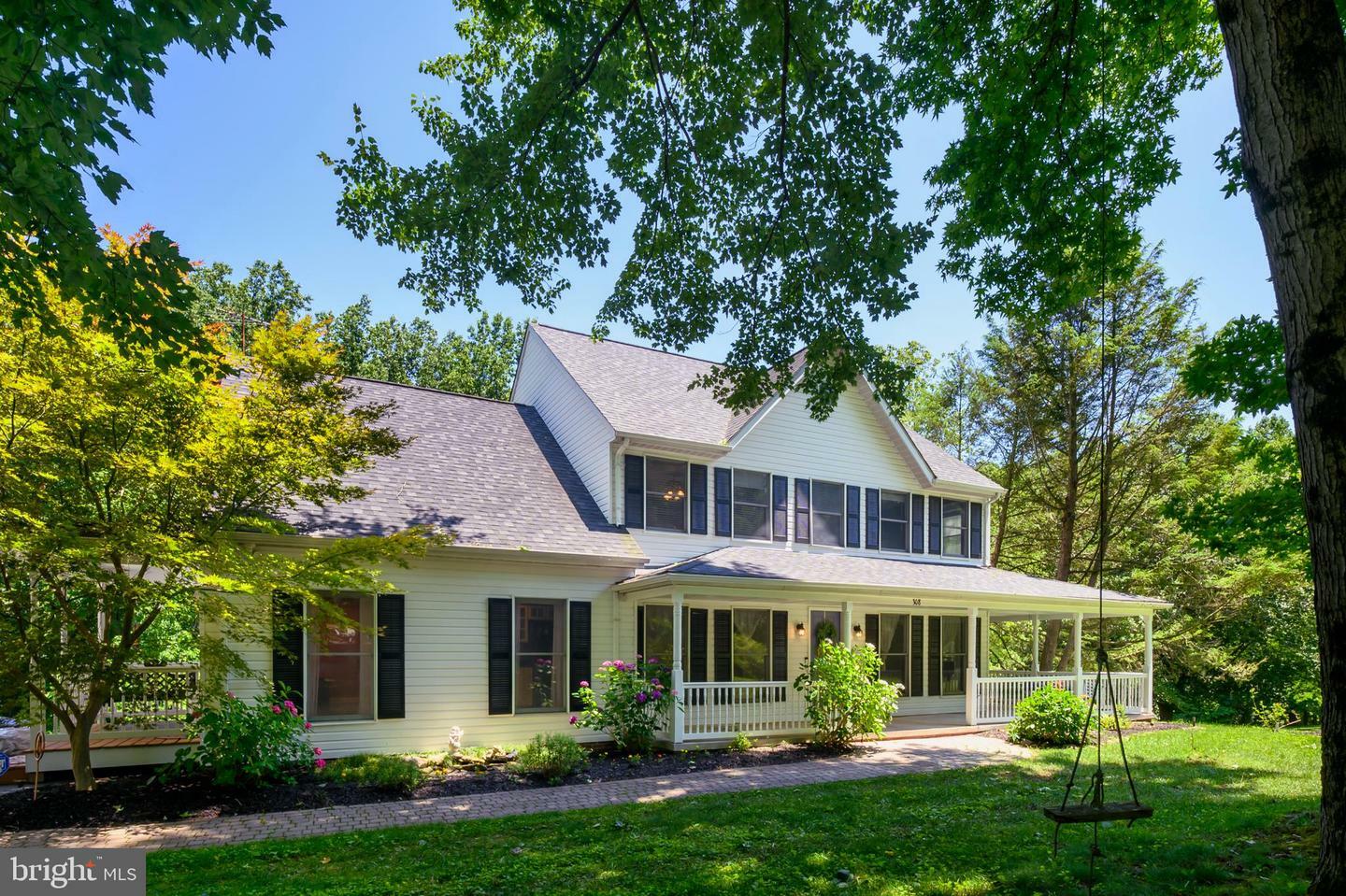 Property Photo: 308 King James Court MD 20774