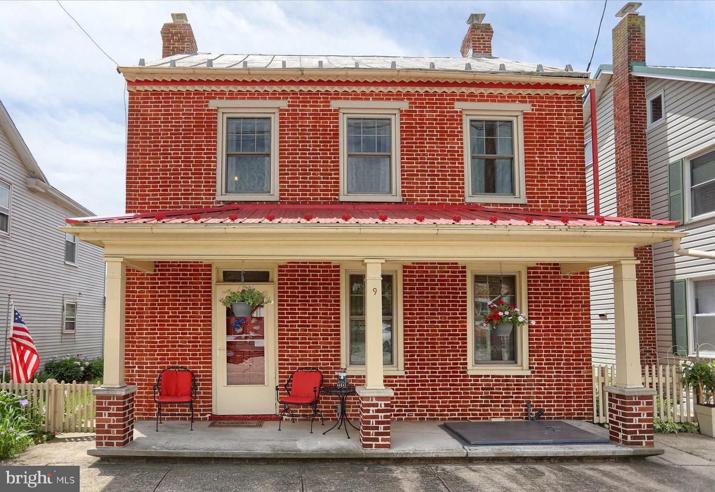 Property Photo: 9 W Main Street PA 17072