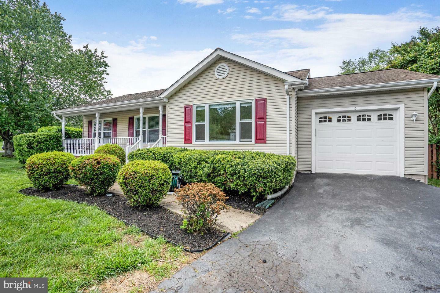 Property Photo: 13 Thornberry Lane VA 22556